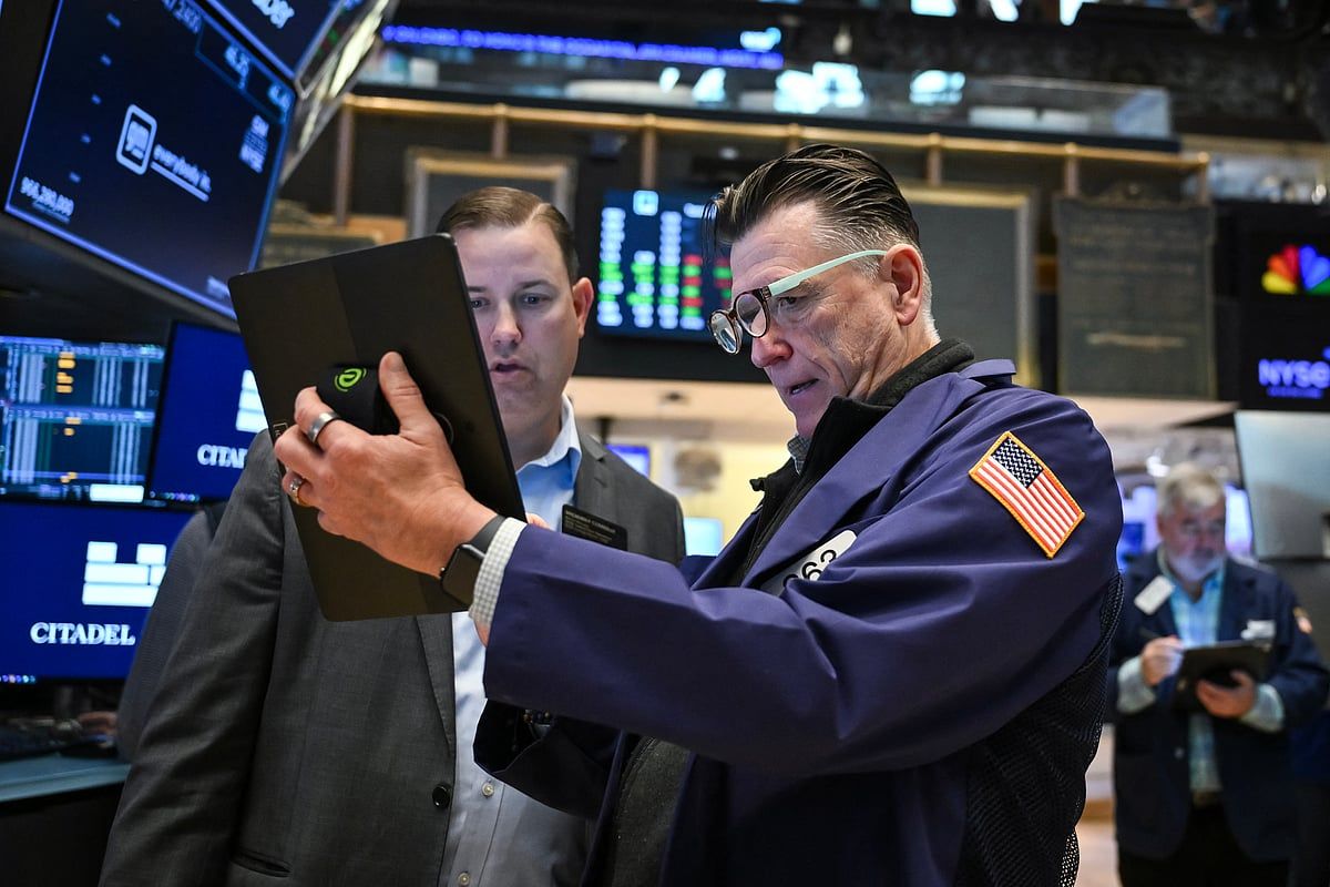 Wall St, Trump'ın Fed Karar Haftasının Başlangıcındaki Yeni Tarifelerinden Sonra Düştü