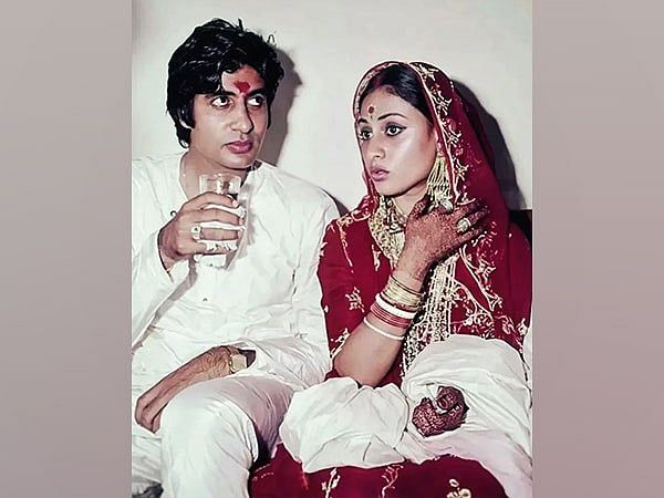 Amitabh, Jaya Bachchan 52 Yıllık Evliliği Kutluyor, Düğün Fotoğraflarını Paylaşıyor