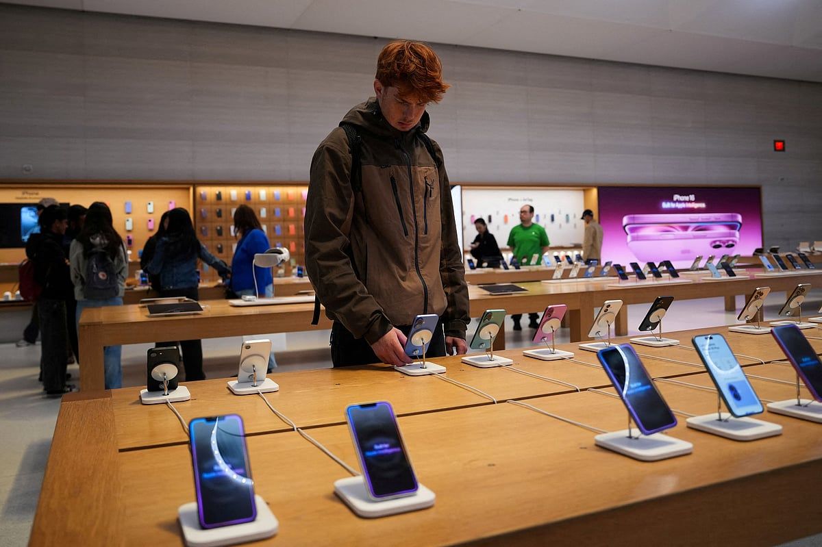 Apple, Yapay Zeka Çabalarına Tökezledikten Sonra Parlama Baskısı Altında