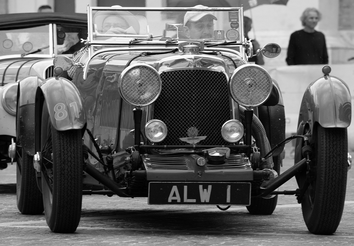 Aston Martin'in Le Mans'a Dönüşü Klasik Otomobil Yatırımları için Ne Anlama Geliyor