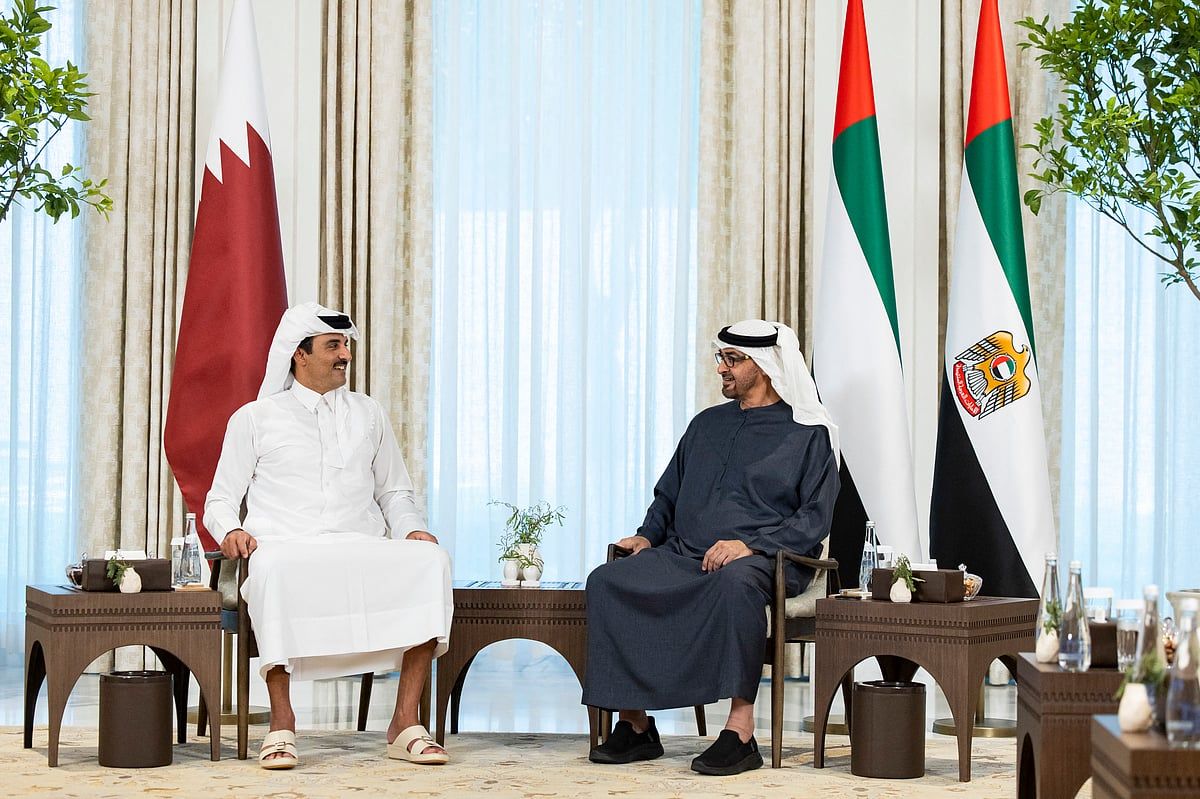 BAE Cumhurbaşkanı Katar Emiri Tarafından Kabul Edilen Doha'ya Geldi