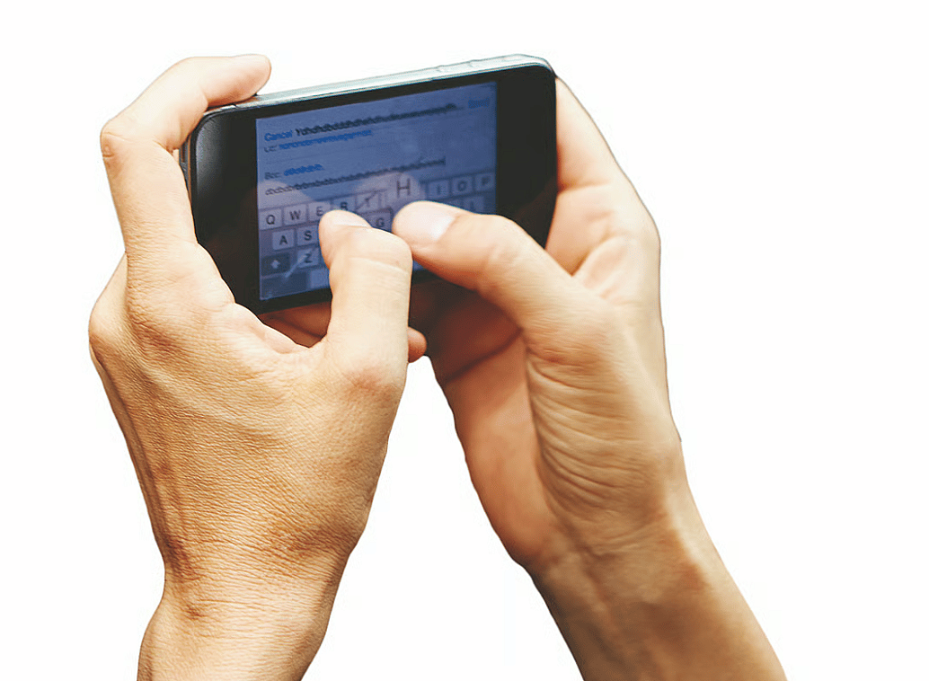 BAE: 'Whatsappitis'iniz Var mı? Doktorlar Telefonla Bağlantılı El Ağrısı, Yaralanmalar Konusunda Uyarıyor