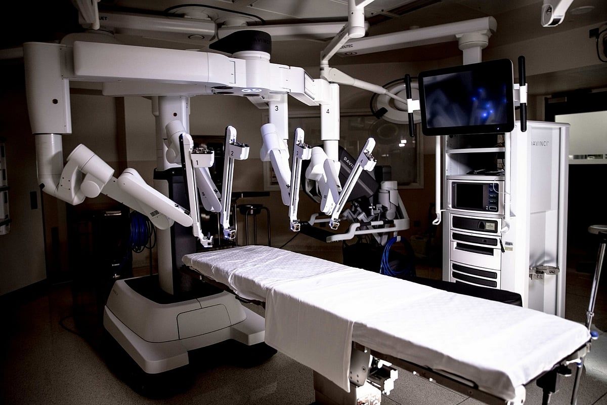 BAE'nin En Gelişmiş Kanser Merkezinde: Giyilebilir Cihazlar, Robotik Cerrahi, Karbon iyon Tedavisi