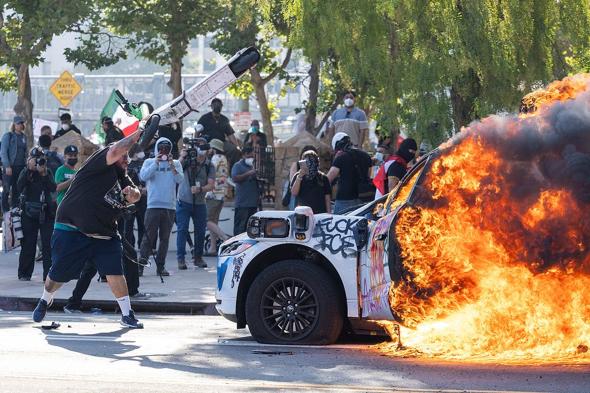 Bakın: ABD Göçmenlik Yetkilileri, Protestocular Göç Baskınları Nedeniyle Los Angeles'ta Çatıştı