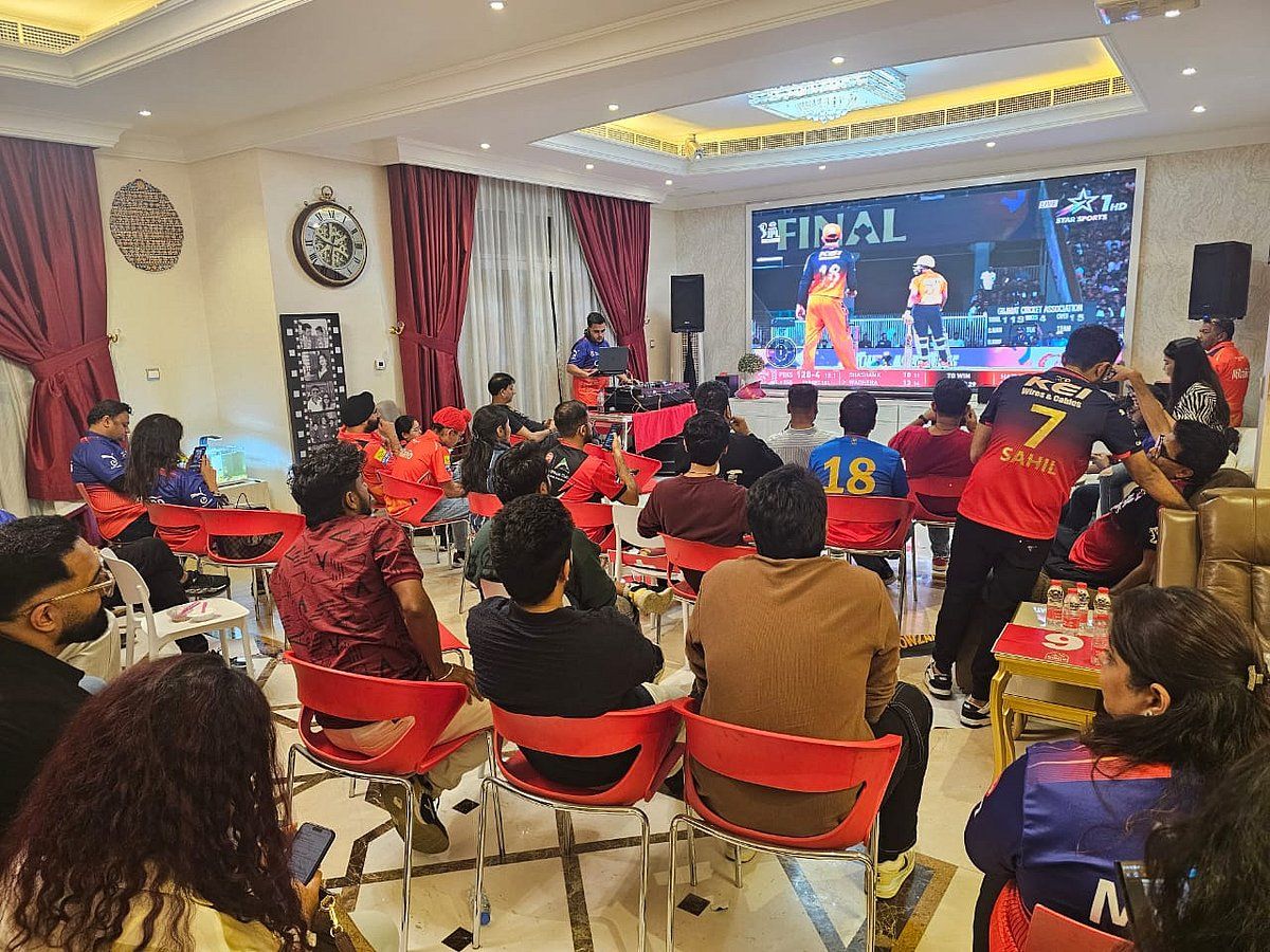 Bakın: Dubai Evleri, Kafeler Ipl Finalleri için Mini Stadyumlara Dönüşüyor