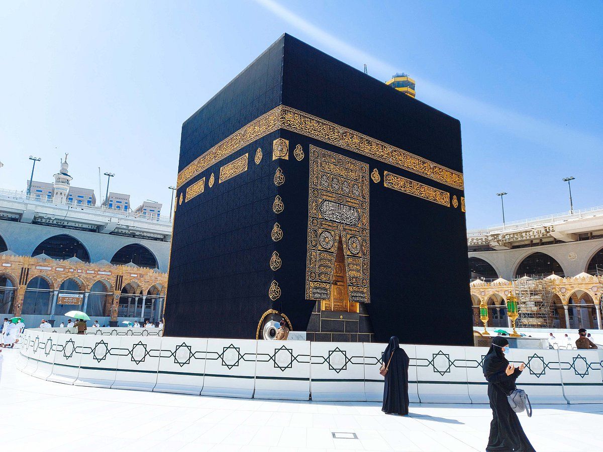 Bakın: Hicri Yeni Yıl için Kabe Kisvesi Değiştirildi, Ağırlığı 1.415Kg'ın Üzerinde
