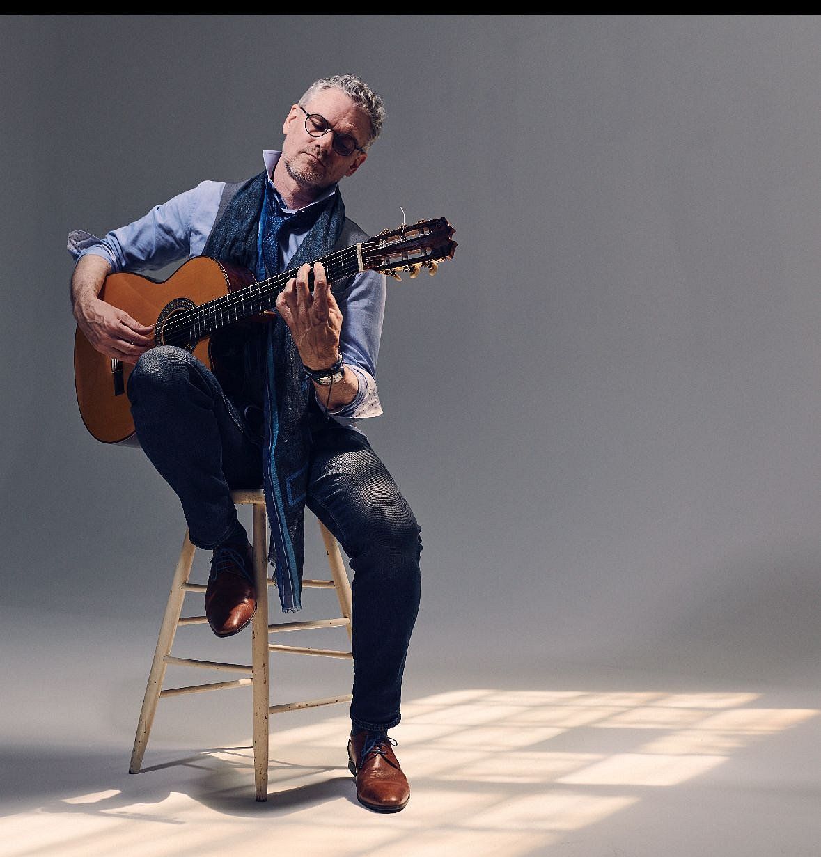 Besteciden Küresel Gitar Yıldızına: Jesse Cook Beklenmedik Yolculuğunu Yansıtıyor