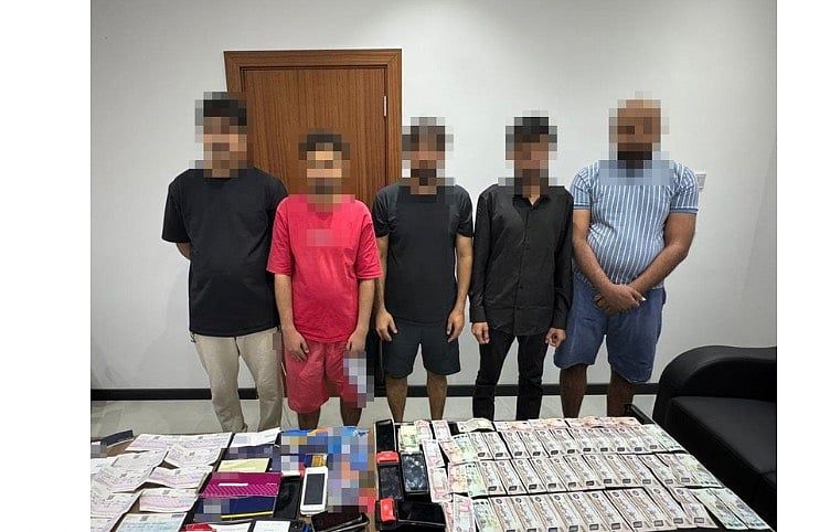 Dubai: Banka Bilgilerini Çalmak için Sahte Bağlantılar Gönderen Çete, Dolandırıcılar Tutuklandı