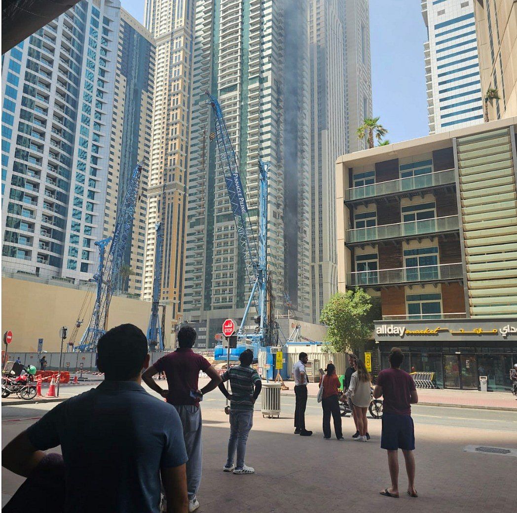 Dubai Marina Binasında Yangın: Seyahat Planları Etkilendi, Kiracılar Dönüşü Beklerken Eşyalara Erişim Yok