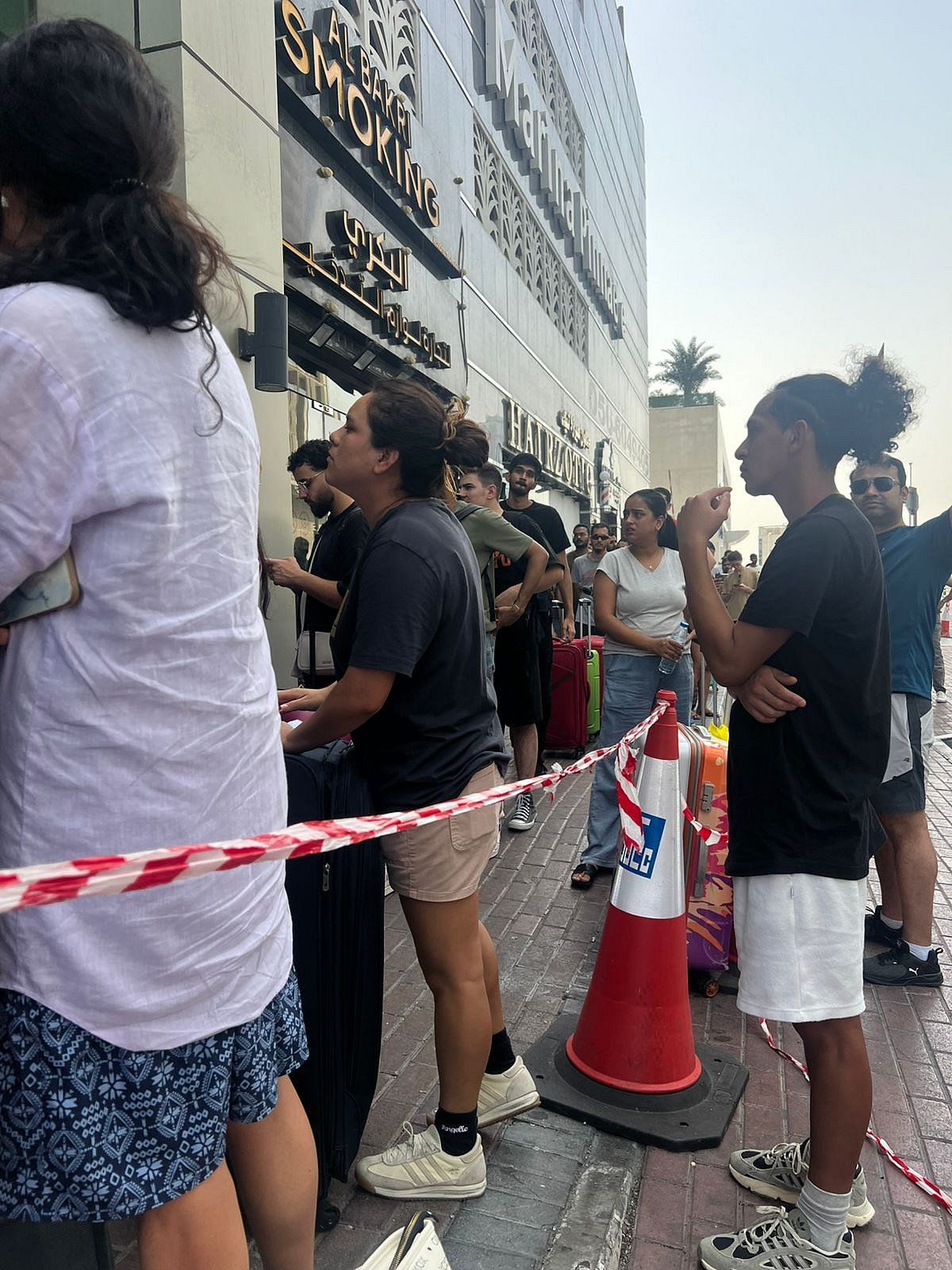 Dubai: Yangından Etkilenen Marina Kulesi'nin Kiracıları Uzun Kuyruklarla Karşı Karşıya, Düz Erişim Konusunda Belirsizlik Var