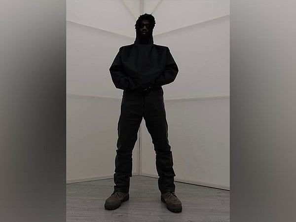 Evet, evet? Kanye West, Yeni iş Belgeleriyle İsim Değişikliği Spekülasyonuna Yol Açtı