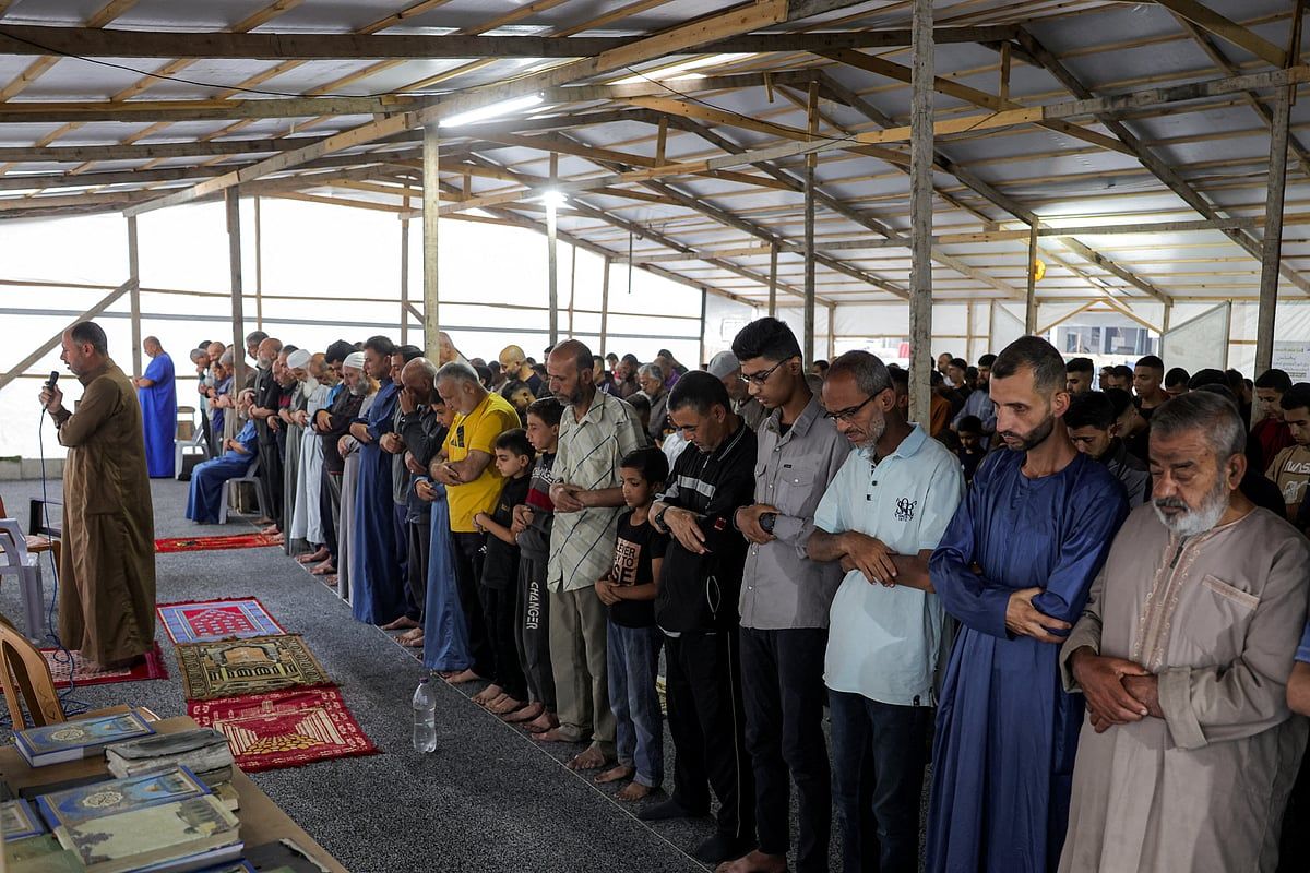 Gazze'deki Müslümanlar Kurban Bayramı'nı Dualarla Kutladı, Çatışmaların Ortasında Kaybedilen Sevdiklerine Saygı Duruşunda Bulundu