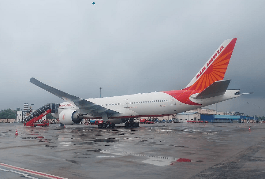 Indigo Uçuşu Bomba Tehdidi Nedeniyle Yön Değiştirdi; Air India Teknik Engellerle Savaşıyor