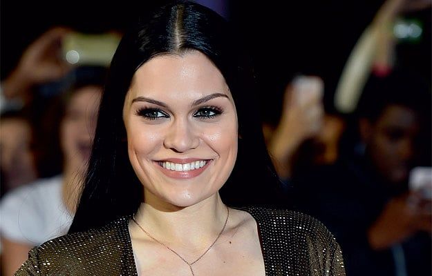 İngiliz Şarkıcı Jessie J'ye Erken Evre Meme Kanseri Teşhisi Kondu