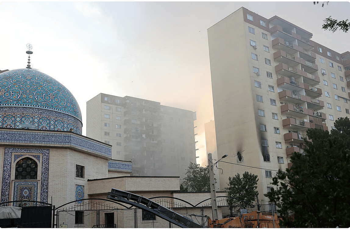 İsrail İran'ı Vururken Bölgesel Gerilimler Yüksek; Üst Düzey Yetkililer Öldü