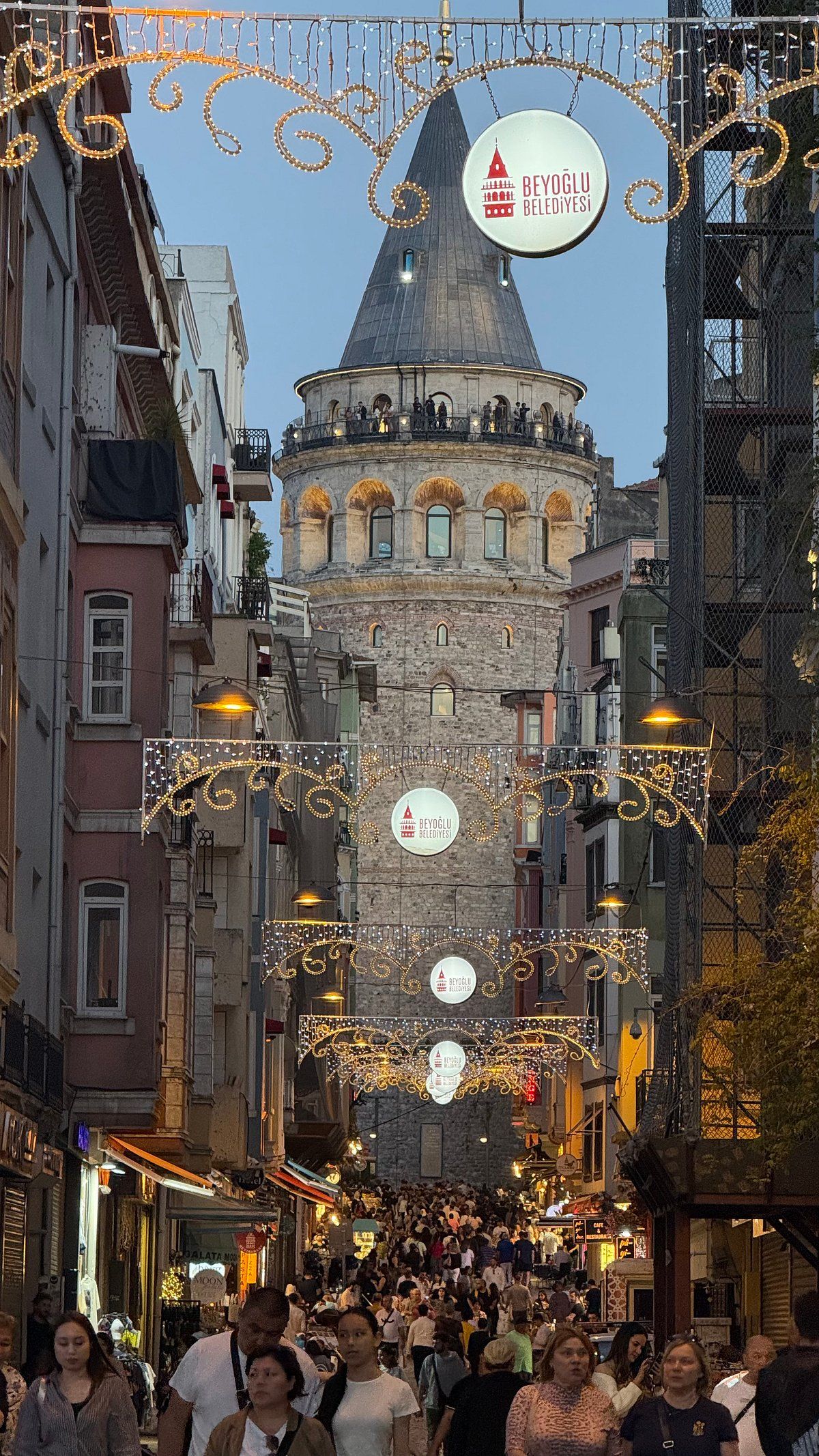 İstanbul ve Antalya Rehberiniz: Seyahat ipuçları, Oteller ve Yerel Yemekler