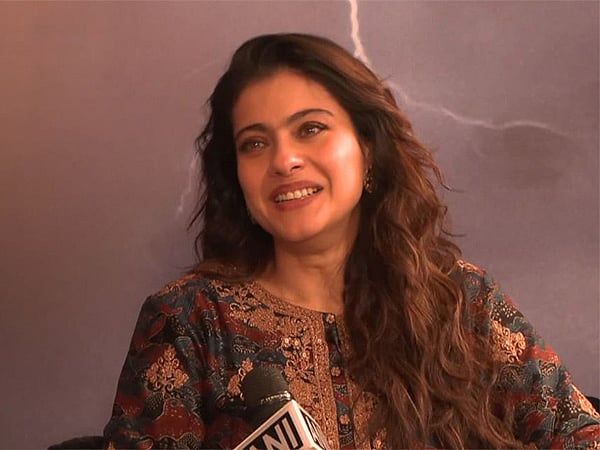 Kajol Dinlemenin En Güçlü Ebeveynlik Aracı Olduğunu Düşünüyor