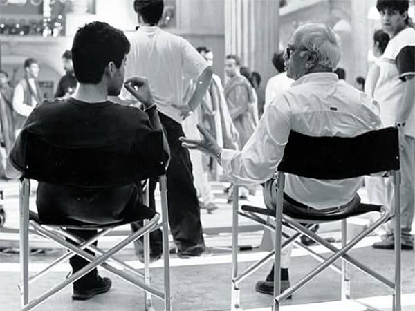 Karan Johar, Yash Johar'ı Duygusal Babalar Günü Haraçıyla Hatırlıyor