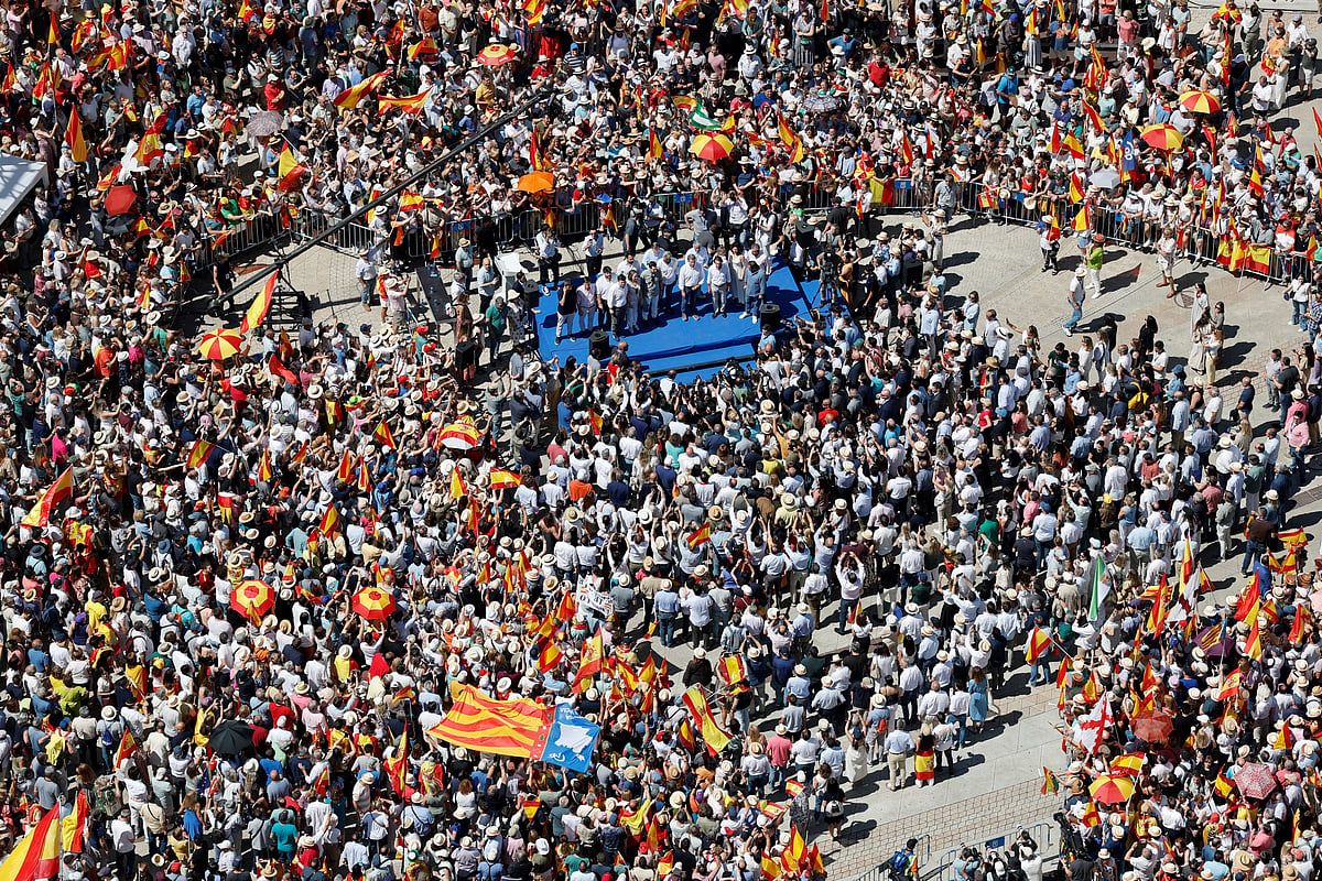 Madrid'de Hükümet Karşıtı Protestoya On Binlerce Kişi Katıldı