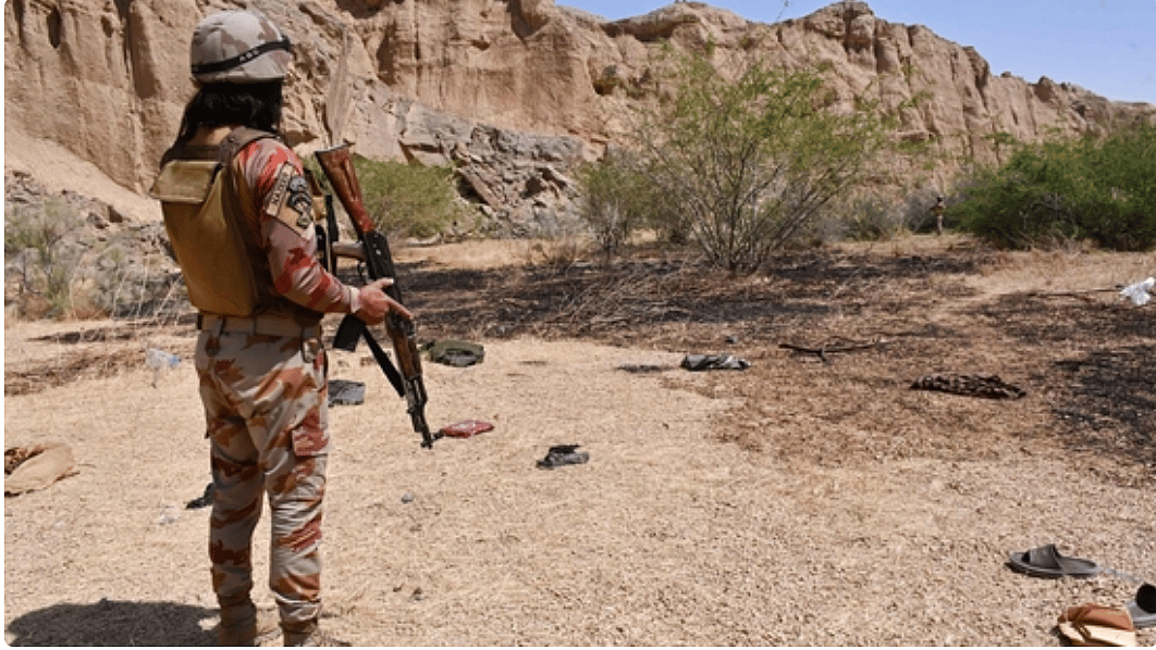 Pakistan: İntihar Bombacısı Askeri Konvoyu Sıkıştırırken 13 Asker Öldü, 29 Asker Yaralandı