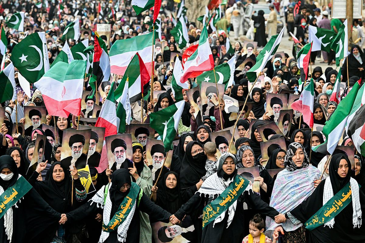 Pakistan, Trump'ın İran'ı Bombalamasını Kınadı - Onu Barış Ödülü'ne Aday Gösterdikten Bir Gün Sonra