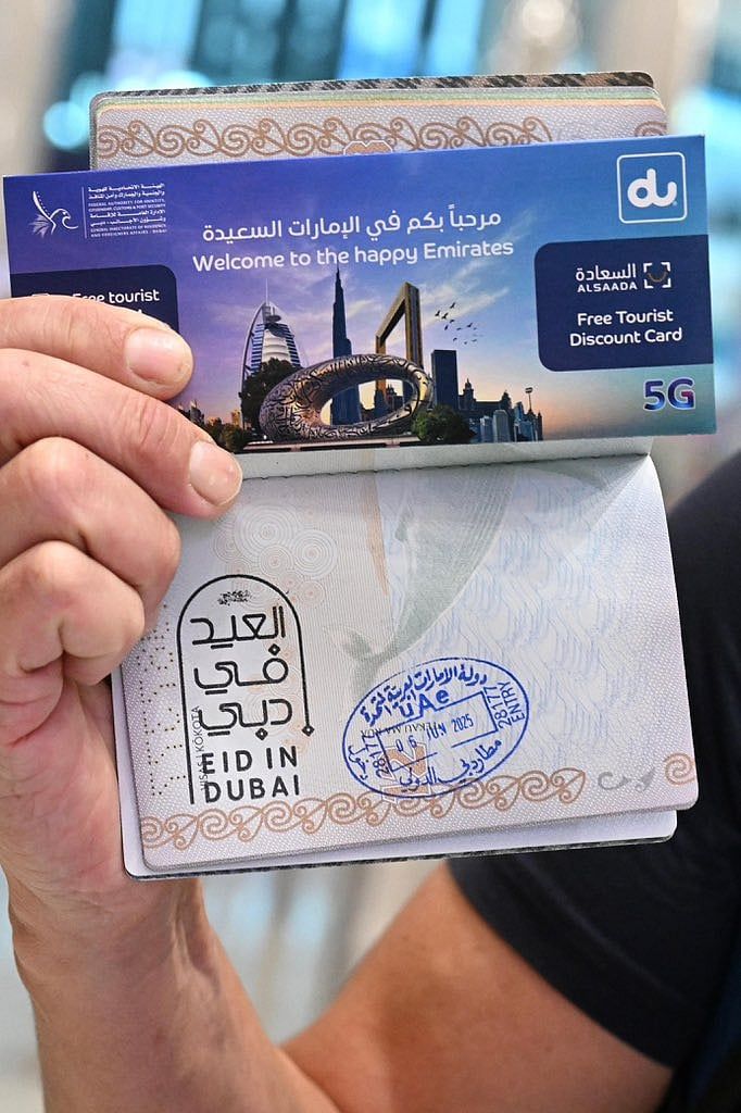 Dubai' Damgalı 'Bayram Havaalanında Karşılama Gezginler Pasaport