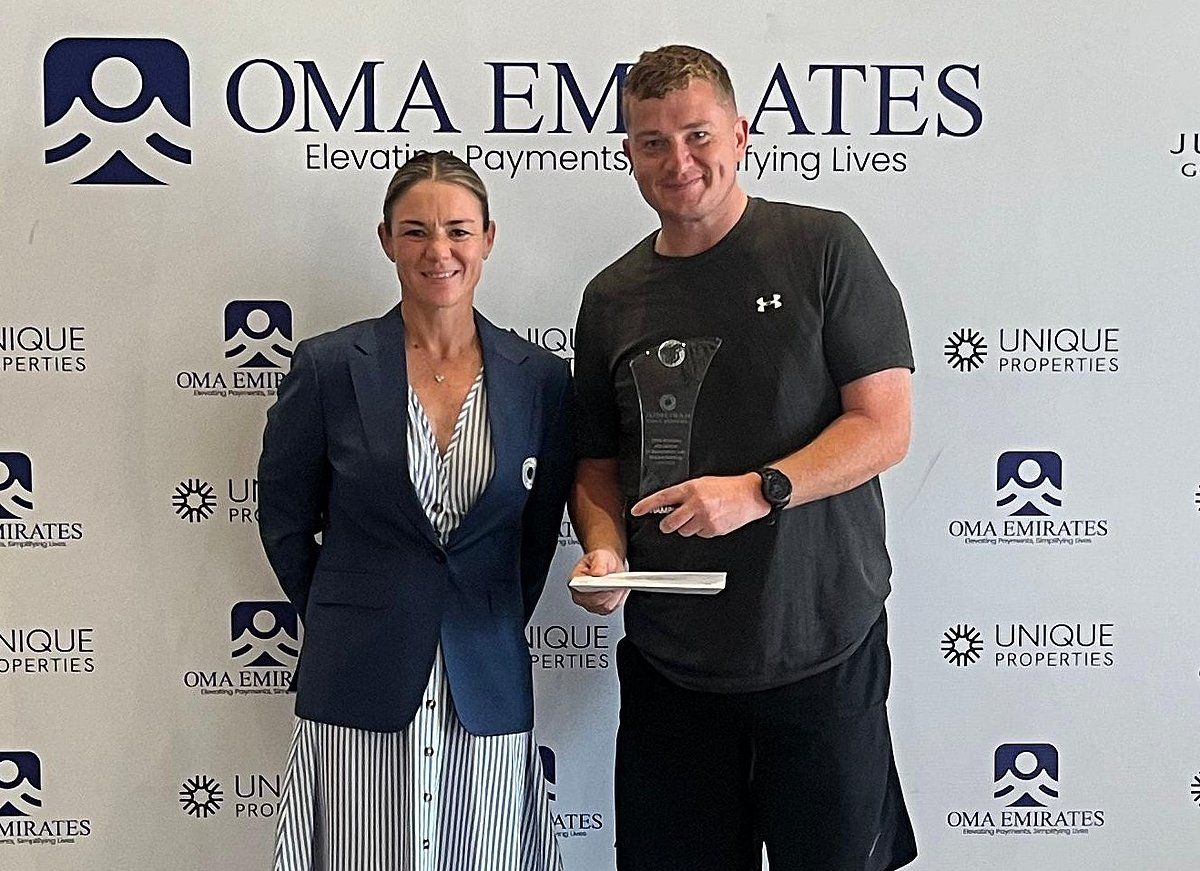 Rekabetçi Jumeirah Golf Estates'te Sevgililer Günü Oma Emirates June Medalford