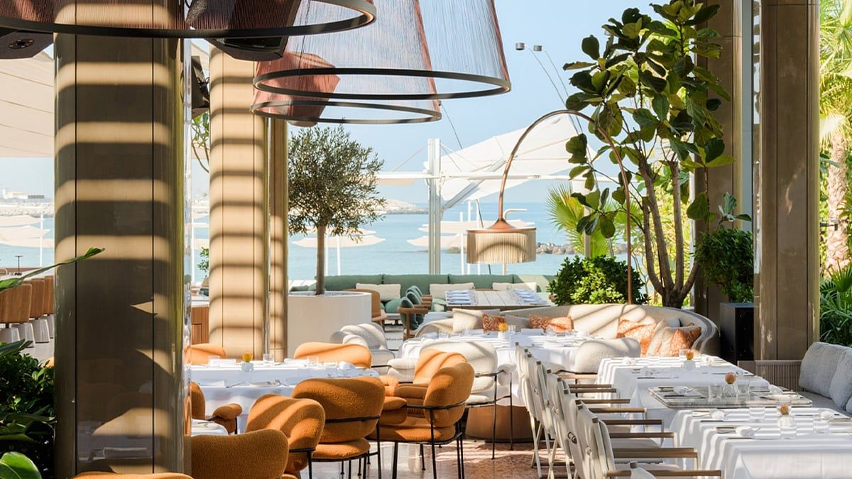 Restoran İncelemesi: Sakhalin Dubai, Deniz Ürünleri Lüksünü ve Uzay Çağı Sakinliğini Sızdırıyor