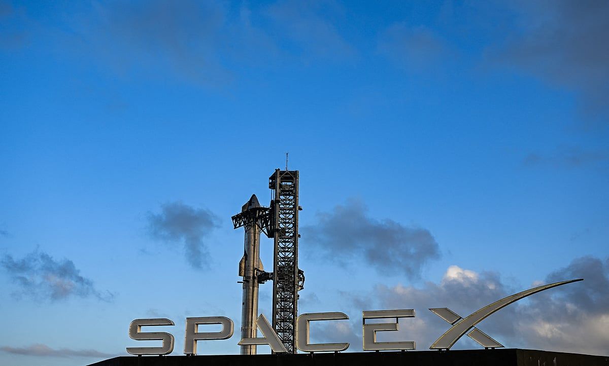Spacex Yıldız Gemisi 'Rutin' Test Sırasında Büyük Ateş Topuna Patladı