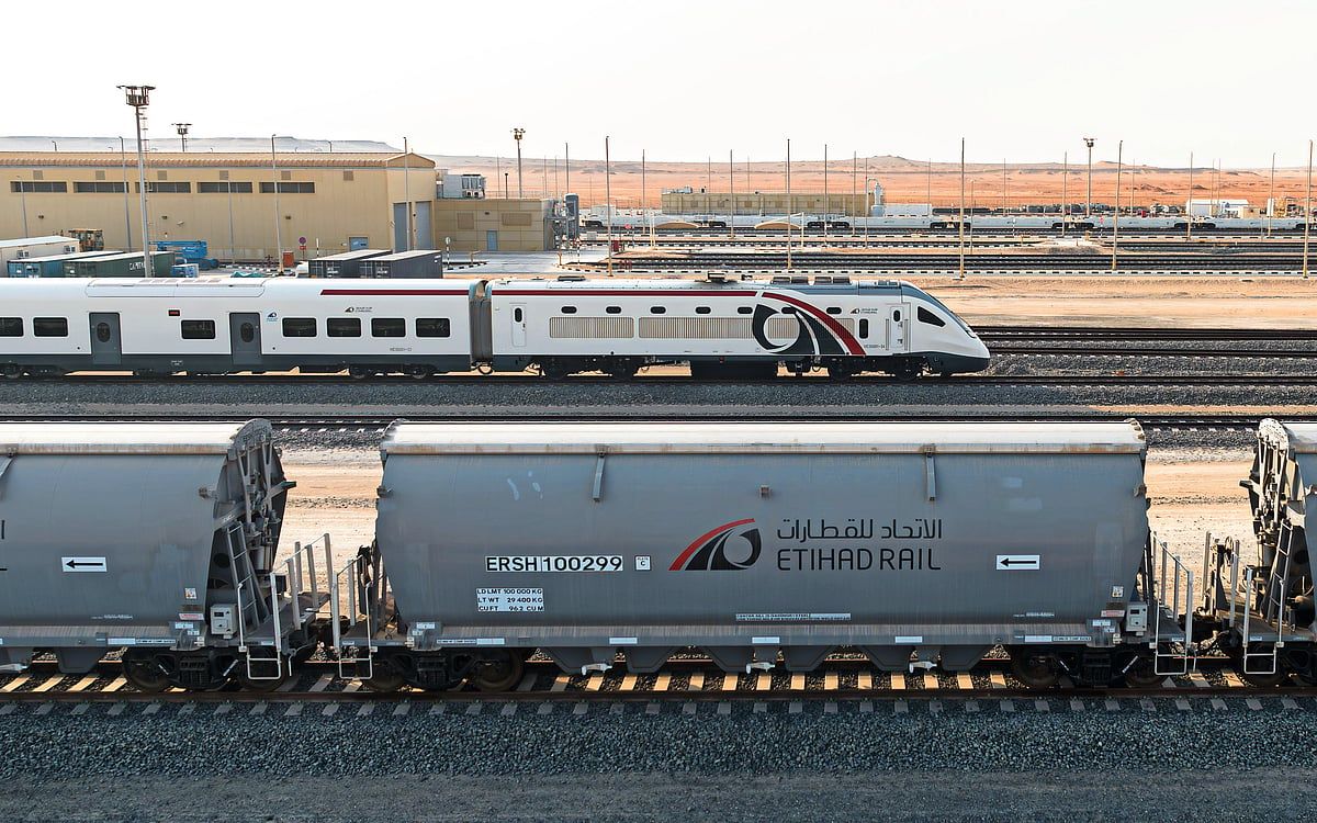 Transit Odaklı Büyüme: Blue Line ve Etihad Rail, BAE'nin Emlak Piyasasını Yeniden Şekillendiriyor