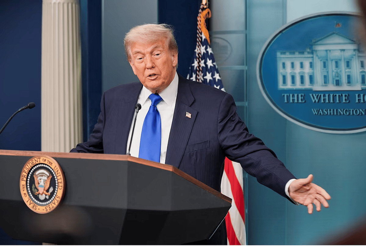 Trump, İran'ı Tekrar Bombalamayı Düşüneceğini Söyledi, Yaptırım Yardım Planını Düşürdü