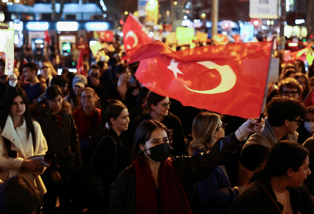 Türkiye: Avukatlar, En Az 87 Protestocunun Tutuklandığını Söylüyor