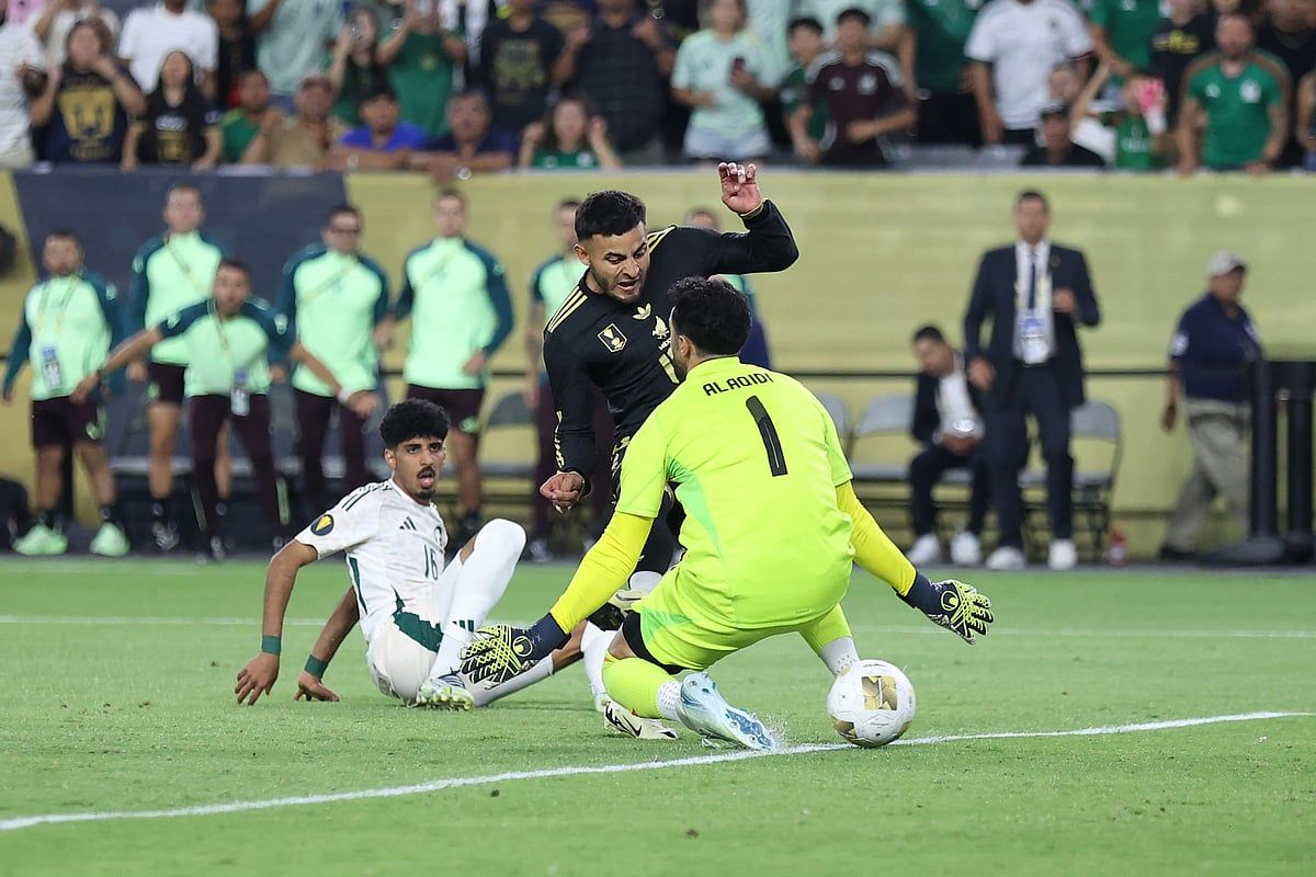 Vega'nın Grevi, Madu'nun Kendi Golü Meksika'yı Suudi Arabistan'a Karşı 2-0 Galibiyetle Yarı Yarıya Gönderdi