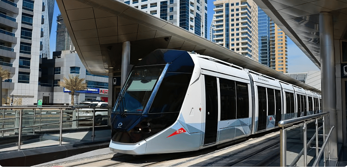 Yat Limanındaki Yüksek Yangından Sonra Dubai Tramvay Servisi Kısmen Askıya Alındı
