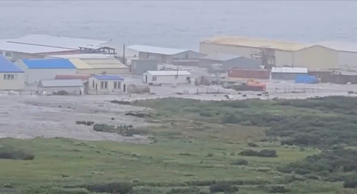 4 Metreye Varan Tsunami Rusya'yı Vurdu; ABD ve Japonya Uyarı Verirken Tahliyeler Başladı