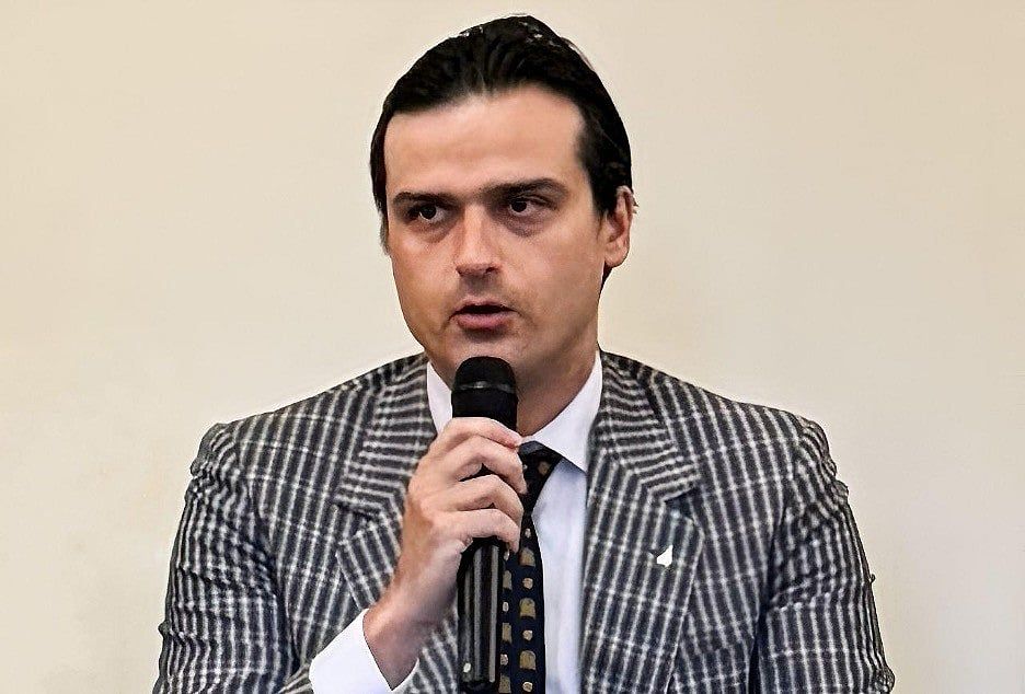 Angel Versetti, İngiltere Parlamentosu Konuşmasında Başlangıç Dostu Politikaların Benimsenmesini İstedi