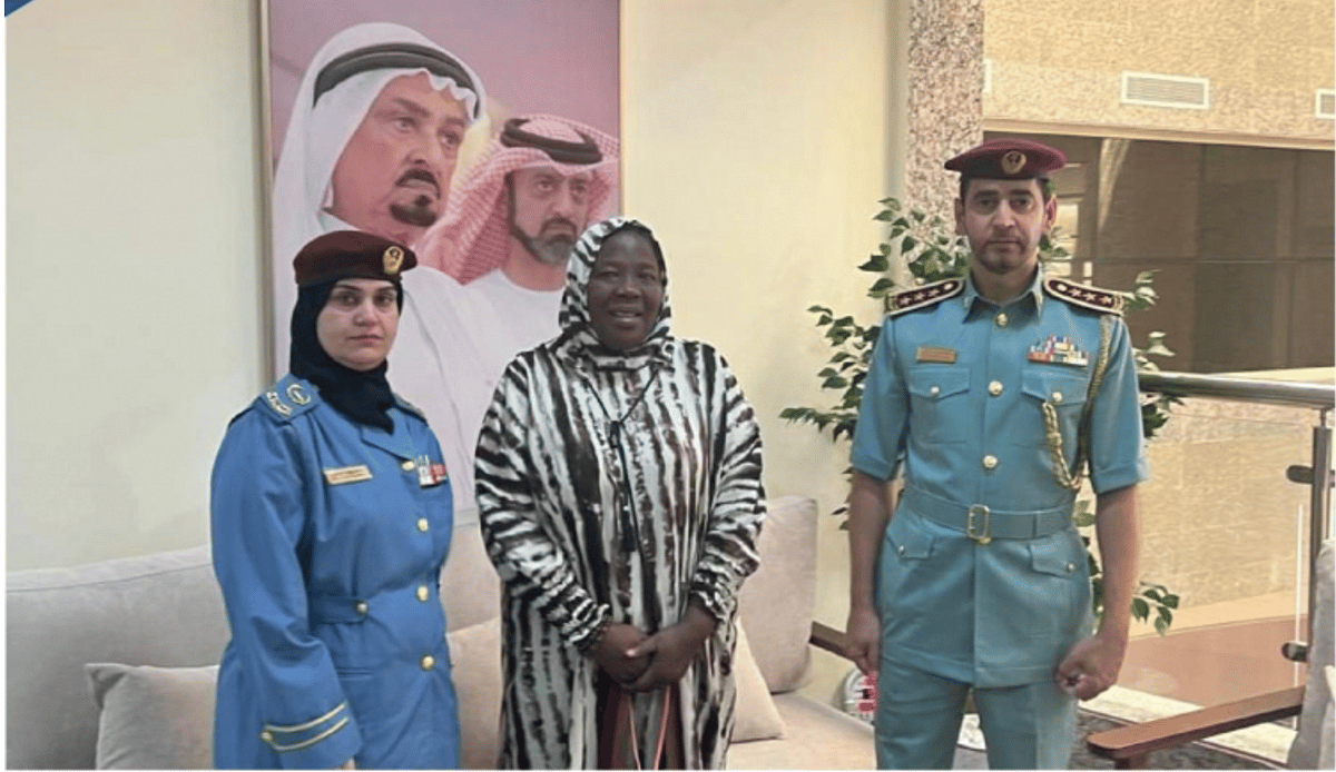 BAE: Ajman'da Turistin Arabası Bozuldu; Polis Ona Yiyecek ve Kalacak Yer Teklif Ediyor