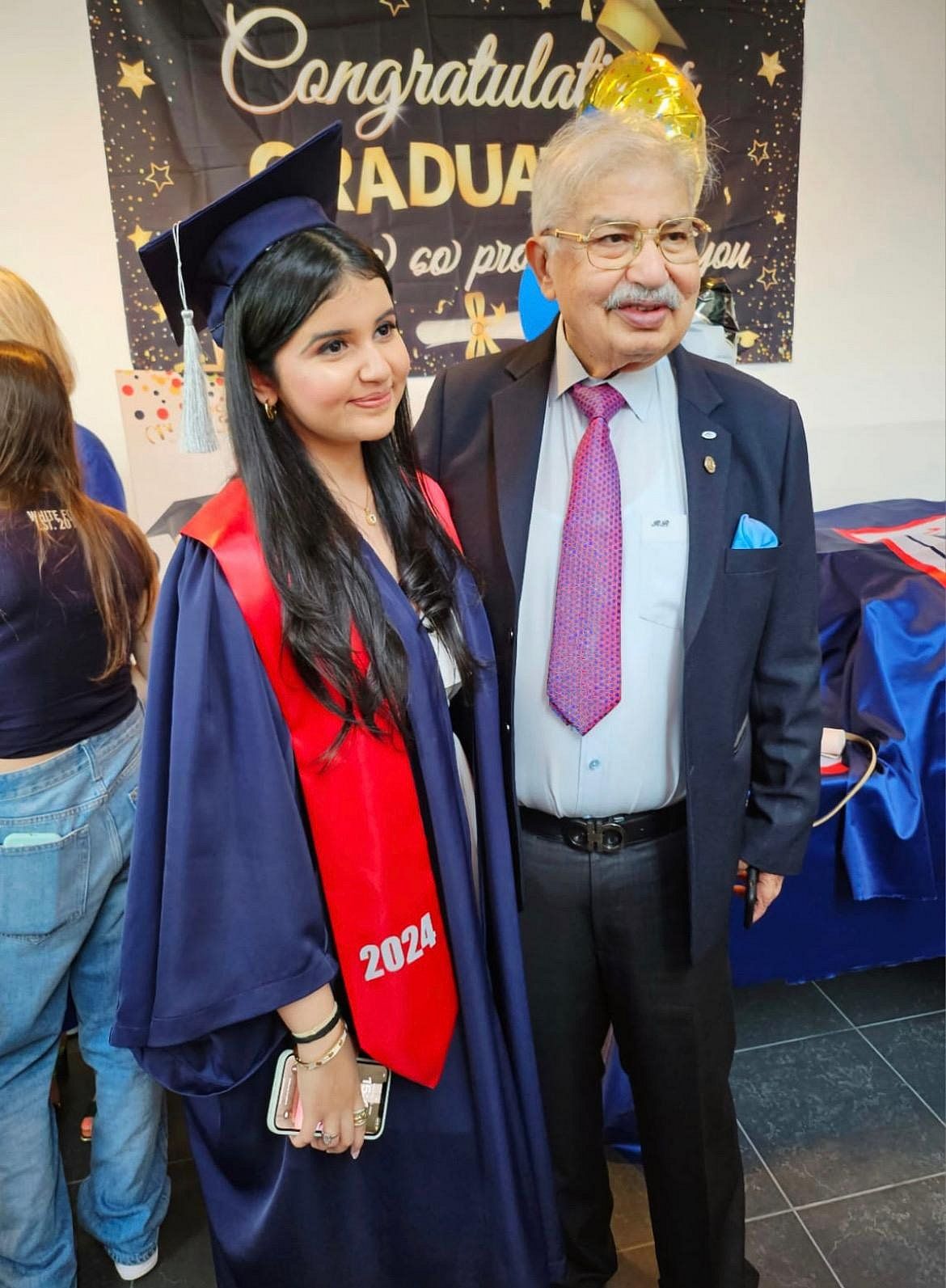 BAE: Dr. Ram Buxani'nin Torunu, Yaşam Boyu Mirasını Yansıtıyor