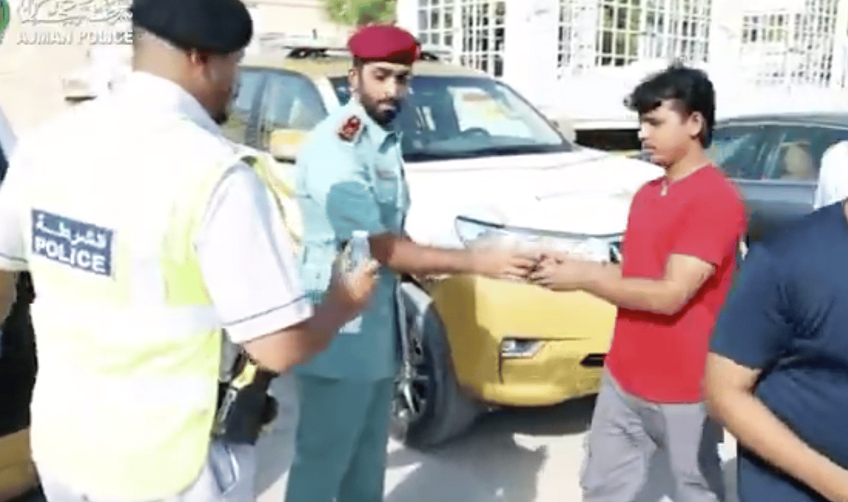 BAE'de Yaz: Ajman Polisi İşçilere Ücretsiz Dondurma ve İçecek Dağıttı