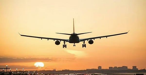 BAE'ye Giden Uçuşlar 15 Ağustos'tan Sonra Daha Pahalı Hale Geliyor; Erken Dönerek 2.200 Dh'den Tasarruf Edin