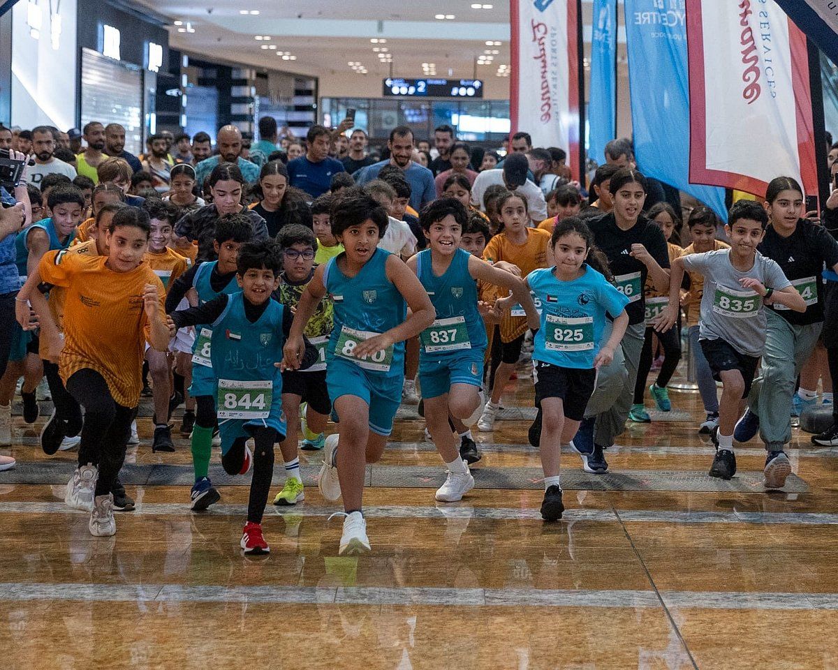 Bakın: 450 BAE Sakini, Yaz Sıcağını Yenmek için Şehir Merkezi Al Zahia, Sharjah'da Yarışıyor