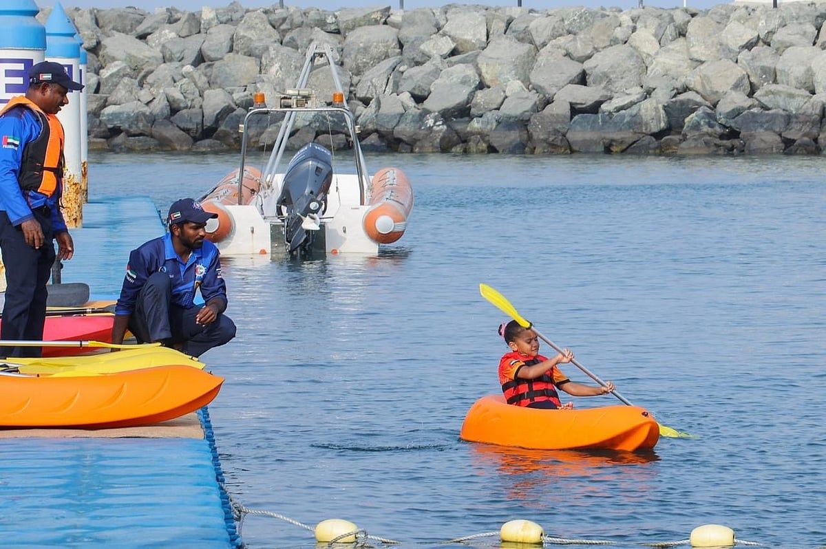 Bakın: Bu Yaz Fujairah'ta Çocuklar için Ücretsiz Yüzme, Kano Dersleri