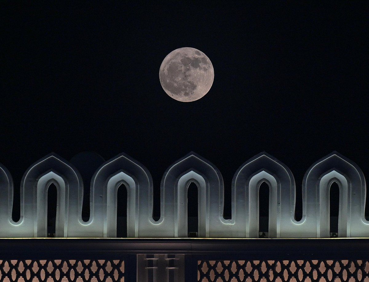 Bakın: Buck Moon, BAE Semalarında Görüldü ve Yazın ilk Dolunayını Kutladı