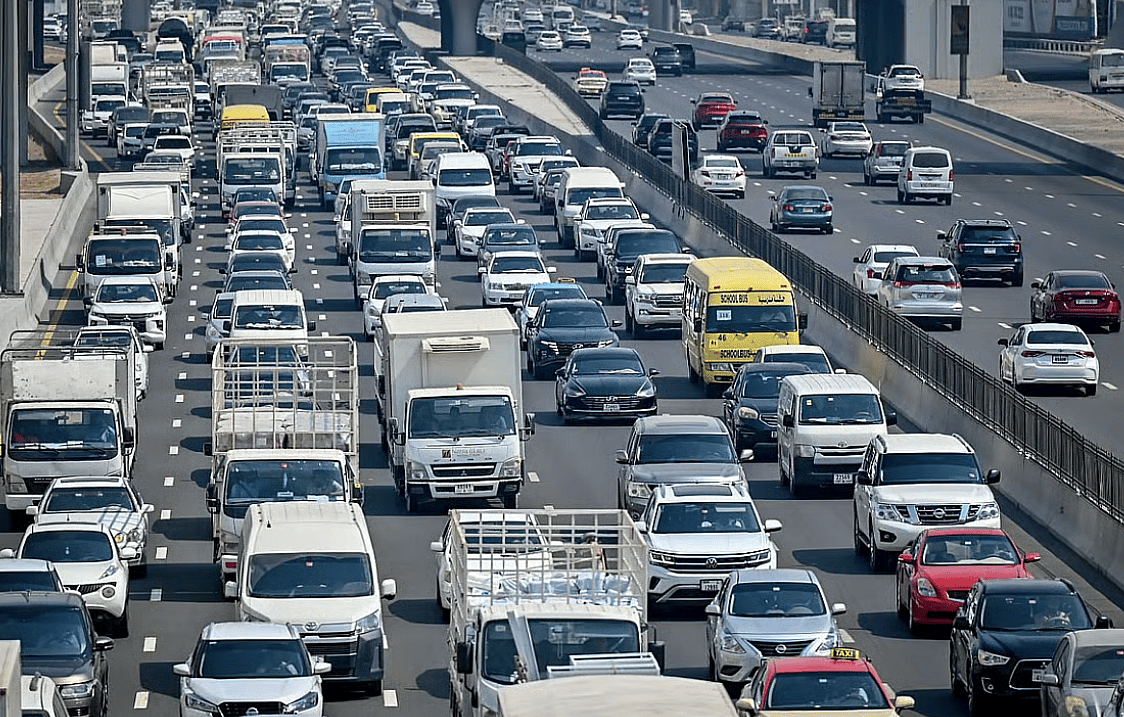 'Bir Nimet': BAE Sürücüleri, 'Uzun Zamandır Beklenen' Emirates Yol Güncellemesinin Zamandan Tasarruf Etmesine Yardımcı Olacağını Söylüyor