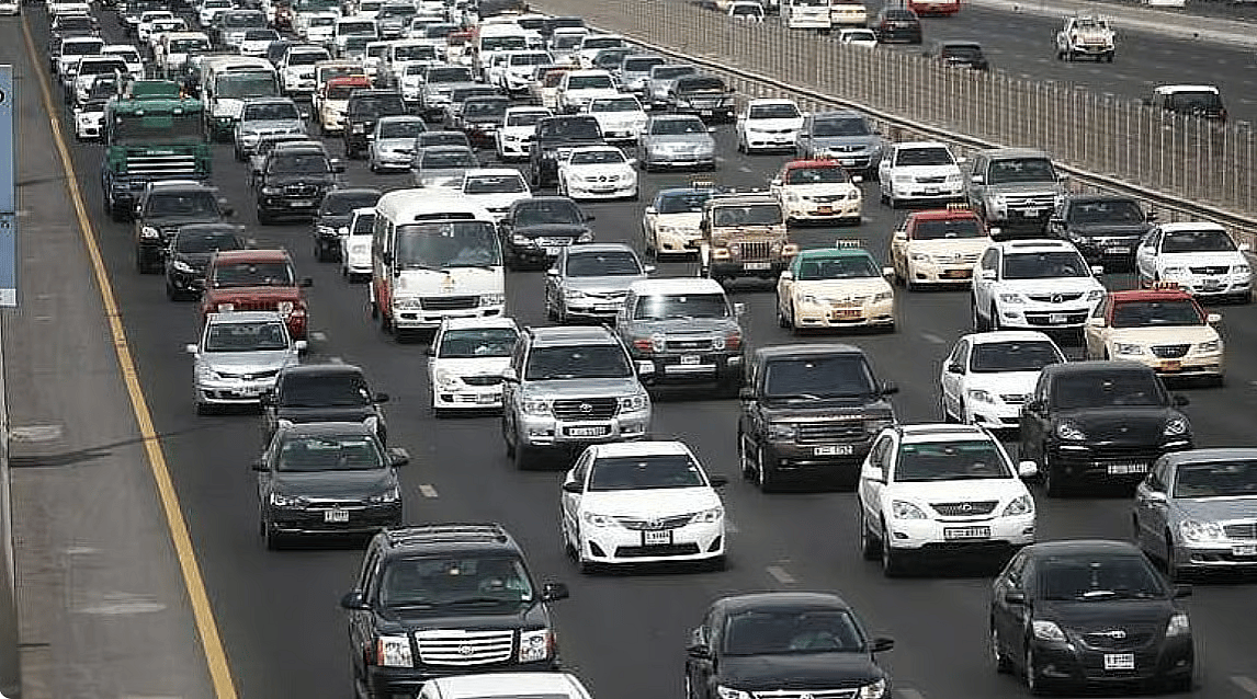 Bur Dubai'ye Giden Al Garhoud Köprüsü'nde Kaza; Gecikmeler Bekleniyor