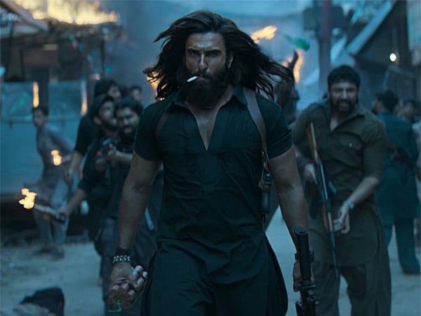 'Dhurandhar' ilk Bakış: Ranveer Singh Ağır Bir Yumruk Atmaya Hazır Görünüyor