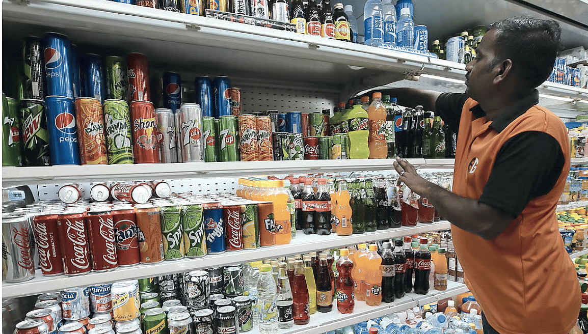 Diyabetle Mücadele, Obezite: BAE Doktorları Şekerli İçeceklerde Yeni Kuralın Faydalarını Listeliyor