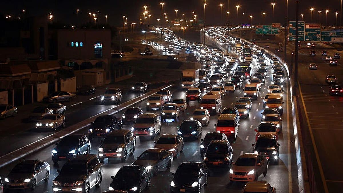 Dubai: Al Khail Yolunda Çok Araçlı Kaza; Sürücüler Temkinli Olmaya Çağırdı