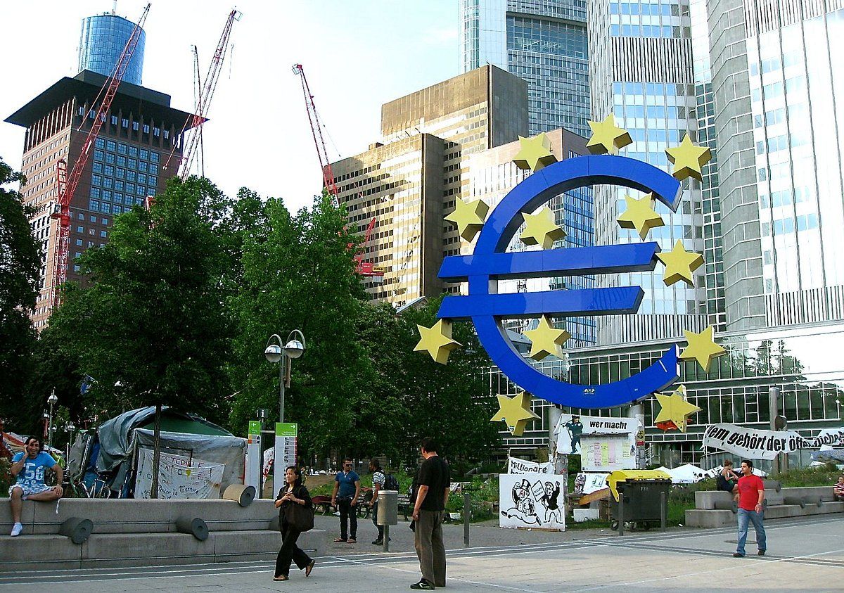 Ecb, Ticaret Konusunda Netlik Beklediği için Oranları Sabit Tutuyor