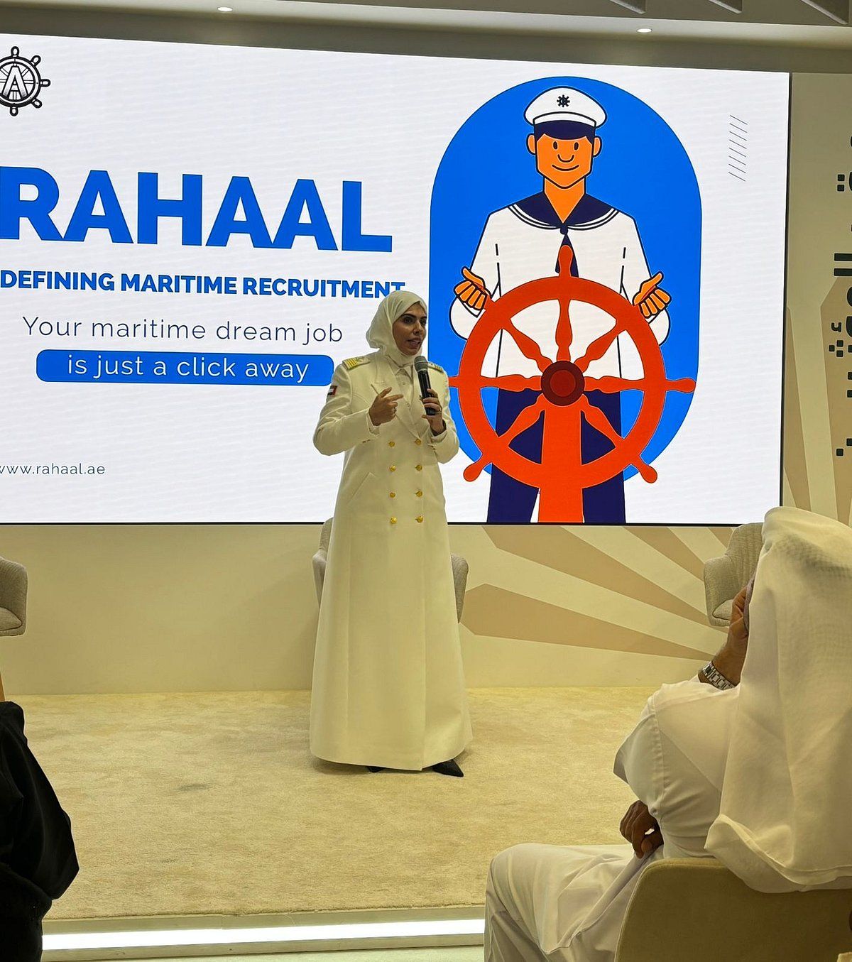 Emirlik Kadın Gemi Kaptanı BAE'nin ilk Denizcilik İşe Alım Platformunu Başlattı